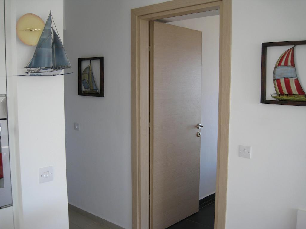 Trident Beach Apartment プロタラス エクステリア 写真